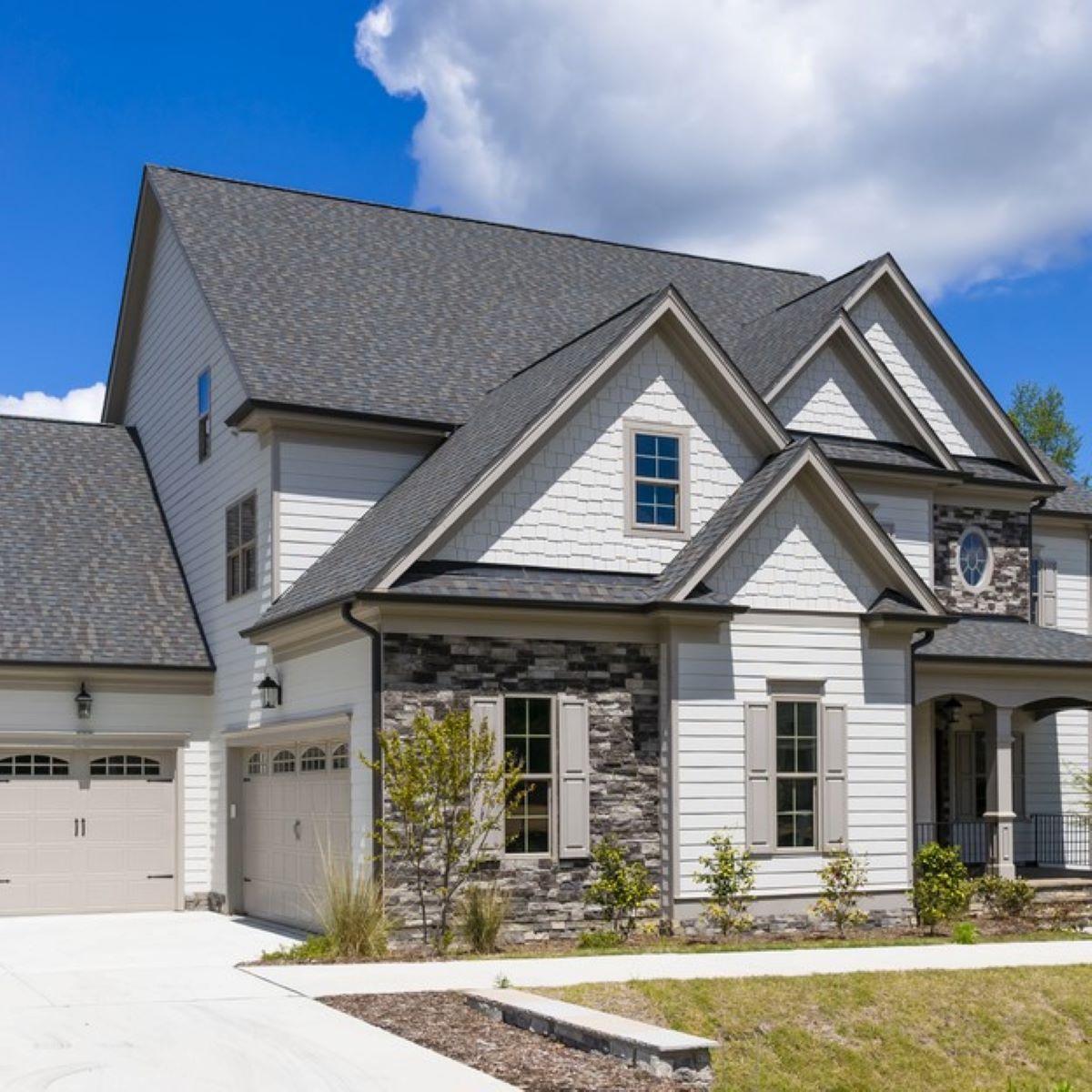 Beautiful new Houston roof replacement with CertainTeed Shingles
