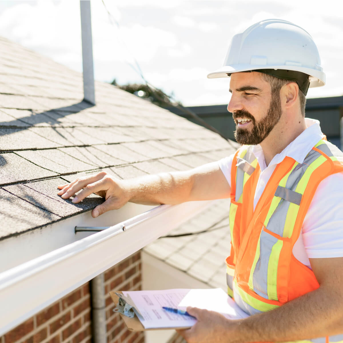 A Houston roofing company contractor conducts a Kingwood roof inspection.