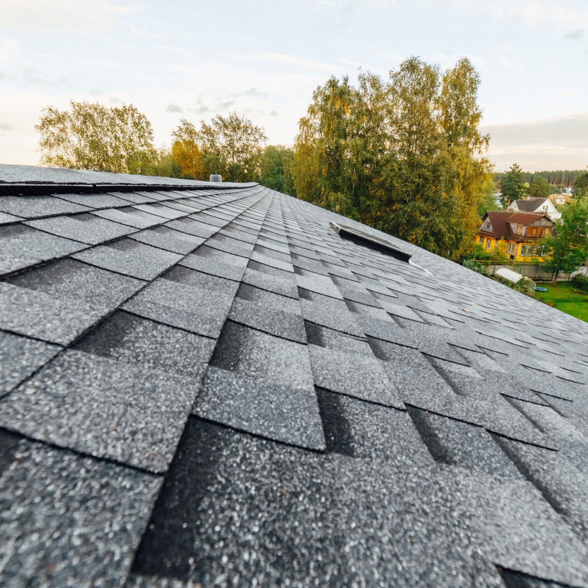 Get a Willow Pointe roof replacement before summer