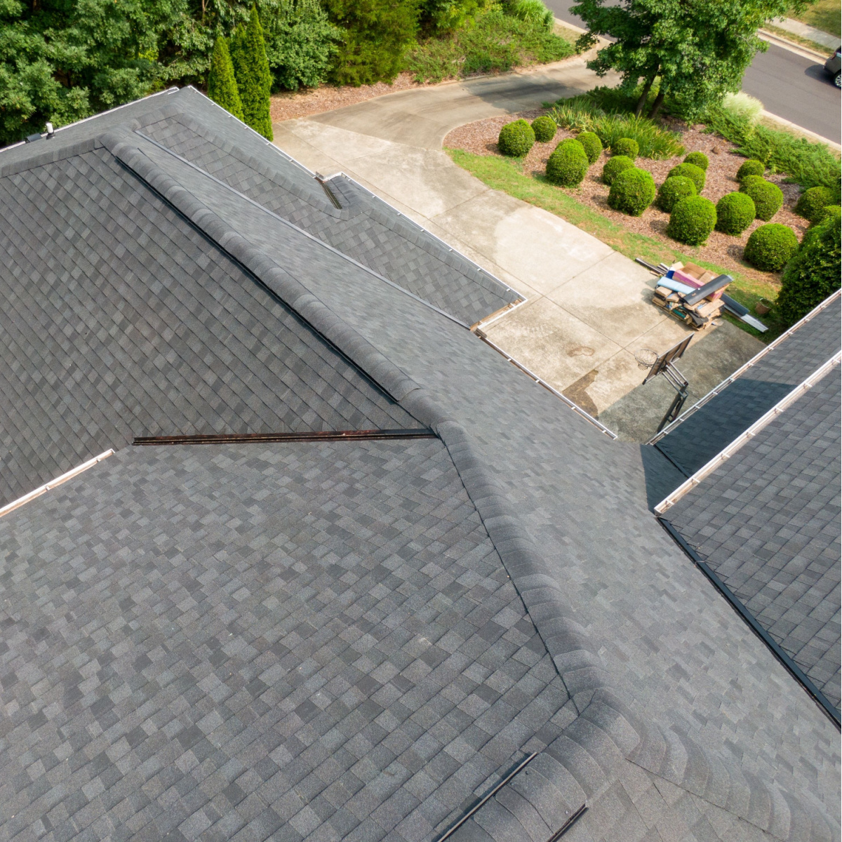 Find the right time for your Kelliwood roof replacement to keep your home protected.