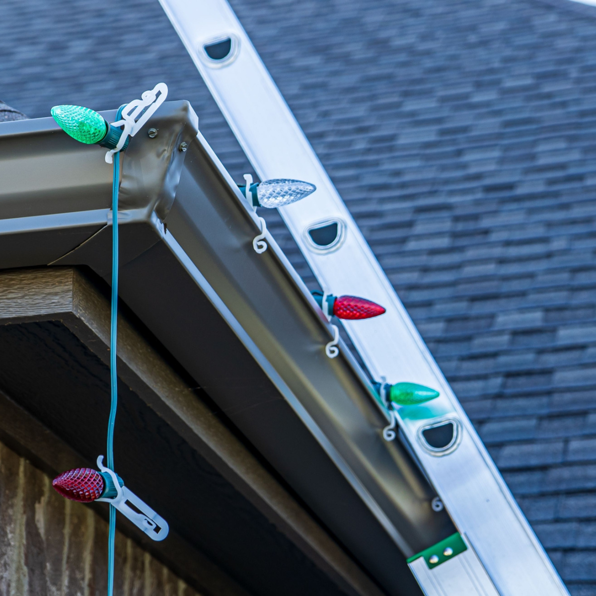 Take advantage of the holidays for your Westgreen Park roof replacement.