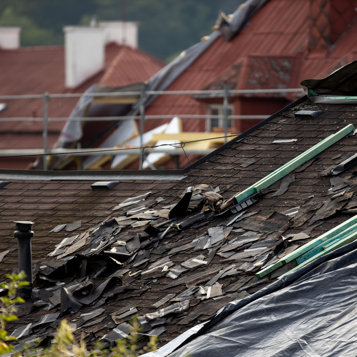 Is your Westheimer Lakes South roof in need of replacement? Read on to find out.